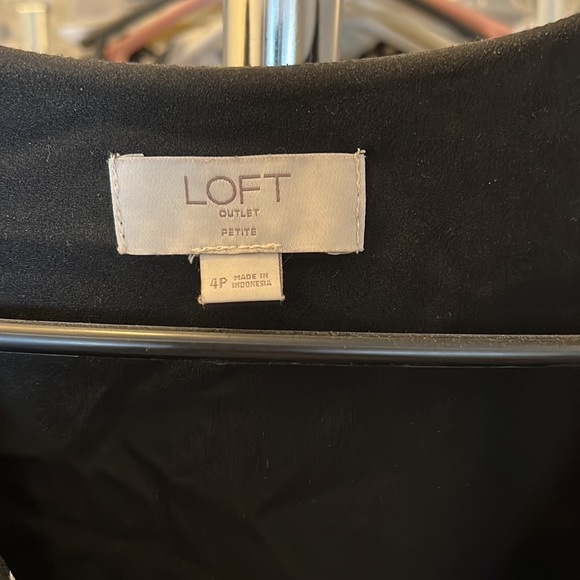 Ann Taylor LOFT Outlet Petite Black & White Polka Dot Wrap Dress, with flare 4P - Picture 3 of 5